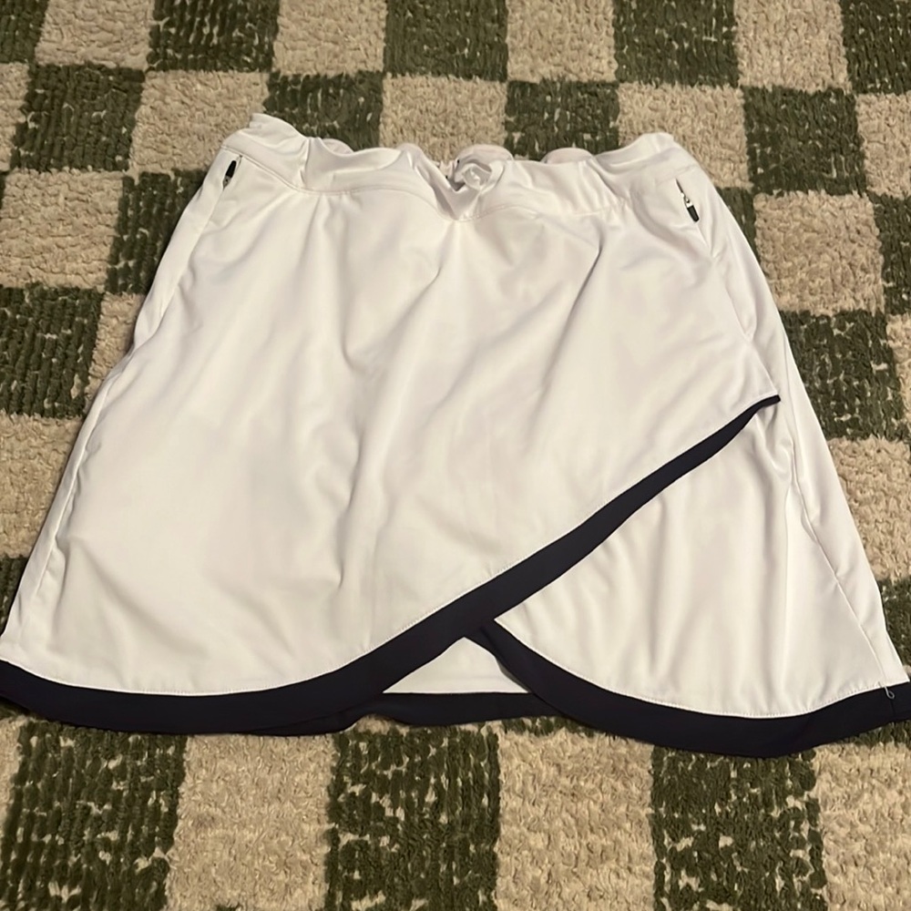 Peter Millar Women's Laura Wrap Golf Skort White - Picture 3 of 6
